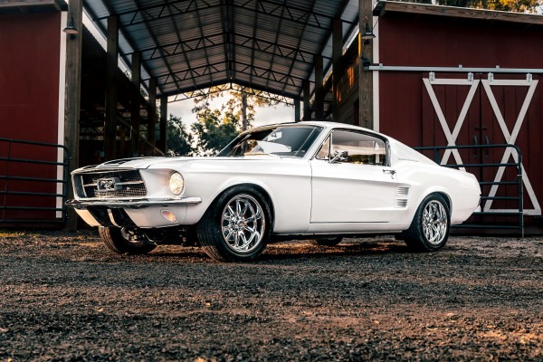 Ford Mustang &lsquo;67 Ghost от ECD Automotive Design: классический рестомод с мотором Roush V8