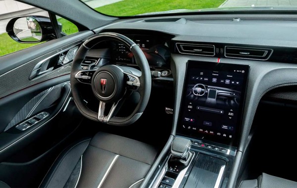 До России добрался лифтбек Hongqi H6: известны цены и комплектации