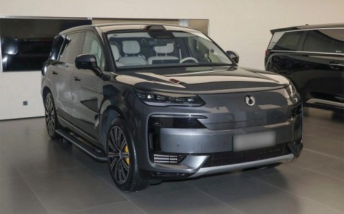 В два раза мощнее Li Auto L9, в два раза дешевле Land Cruiser 300: в России начали продавать большой гибридный кроссовер BYD Denza N9 В два раза мощнее Li Auto L9, в два раза дешевле Land Cruiser 300: в России начали продавать большой гибридный кроссовер BYD Denza N9