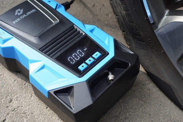&laquo;И от 12, и от 220!&raquo;: обзор необычного автокомпрессора Neoline DELA-X