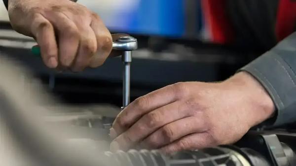 Сервисмены продолжают удивляться чудесам обслуживания китайских авто