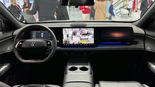 Аналог Geely Monjaro с «космическим» дизайном. В России представили Changan CS75 Plus IV поколения: 235 л.с., 8-ступенчатый «автомат» и полный привод Аналог Geely Monjaro с «космическим» дизайном. В России представили Changan CS75 Plus IV поколения: 235 л.с., 8-ступенчатый «автомат» и полный привод