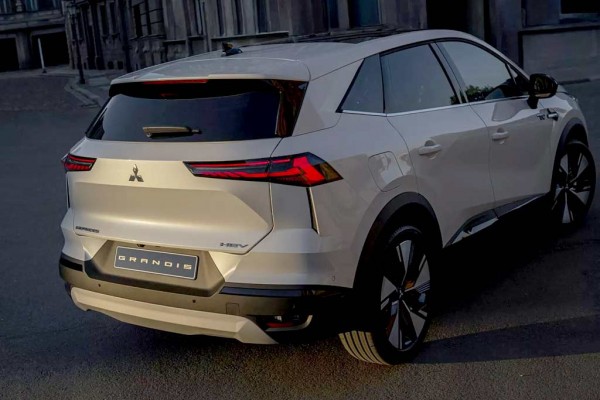 Представлен новый 2026 Mitsubishi Grandis II: теперь это кроссовер на базе Рено