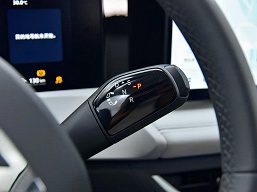 Еще одна вариация на тему Skoda Karoq. Представлен бюджетный кроссовер Jetta VS8, и он может приехать в Россию