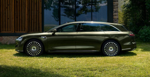 Первый универсал Huawei оказался круче Skoda Superb и Volkswagen Passat: у Stelato S9T полный привод, 524 л.с. и тяговая батарея на 100 кВтч