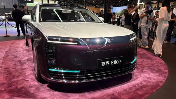 Премиум по китайски: роскошный Maextro S800 - под софитами автосалона в Чэнду