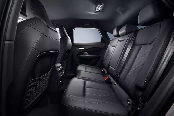 Для нового Audi Q3 стала доступна купеобразная версия Sportback