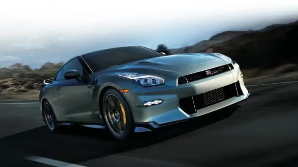 В РФ подсчитали количество спорткаров Nissan GT-R