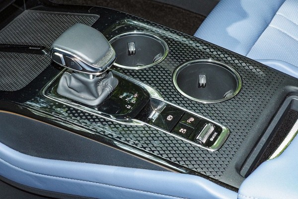 Покупаем Hongqi HS3: что это за автомобиль и почему именно он