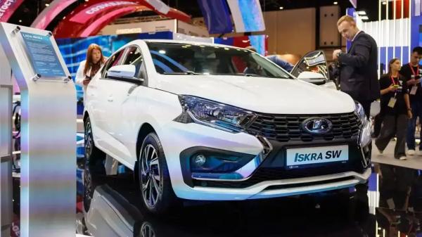 АВТОВАЗ показал таксомоторные версии LADA Iskra SW и LADA Aura