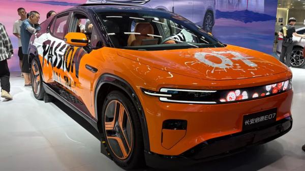 Changan показал в Чэнду свой автомобиль-трансформер