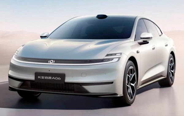 Компания Changan рассекретила стильный обтекаемый лифтбек Qiyuan A06