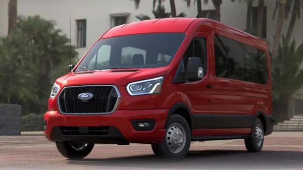 Удачно отпраздновал юбилей: Ford Transit оказался в Книге рекордов Гиннесса на свое 60-летие