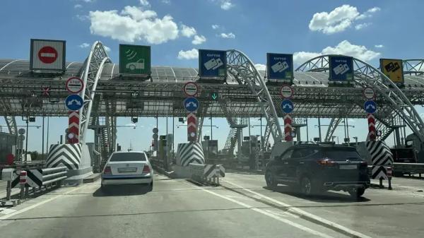 Останутся и бесплатные: в РФ не намерены вводить платный проезд на всех дорогах