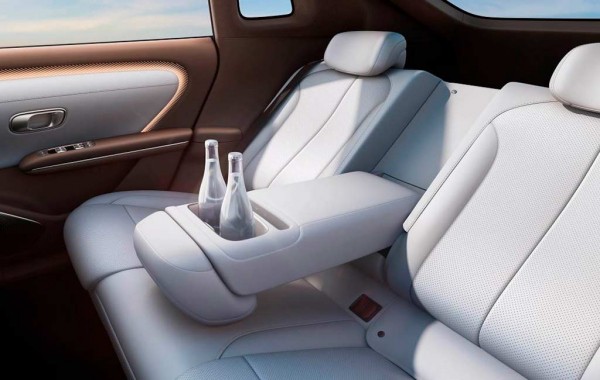 Компания Changan рассекретила стильный обтекаемый лифтбек Qiyuan A06
