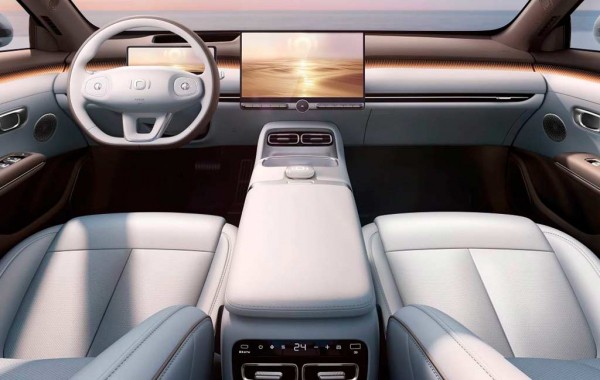 Компания Changan рассекретила стильный обтекаемый лифтбек Qiyuan A06