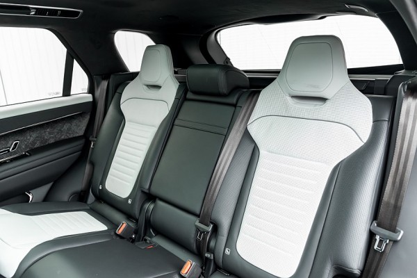 Manhart SV 800: больше мощности для упакованного в карбон Range Rover Sport SV