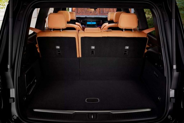 Американцы обновили флагманский внедорожник Jeep Grand Wagoneer