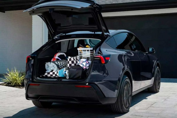 Кроссовер Tesla Model Y получил упрощенную версию Standard