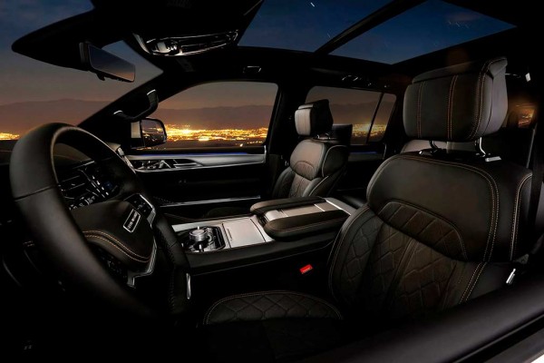 Американцы обновили флагманский внедорожник Jeep Grand Wagoneer