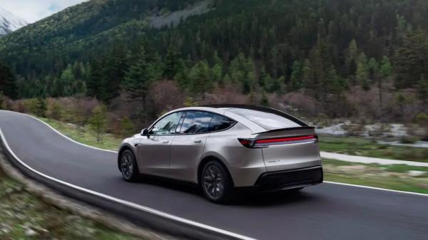 Tesla не успевает собирать электрокары: китайцы смели все запасы Model Y L до конца года