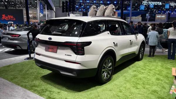 Ford удивил Китай: новый Edge L готов завоевать дороги мира Ford удивил Китай: новый Edge L готов завоевать дороги мира