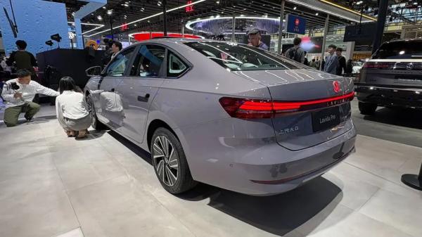 Новый Volkswagen Lavida Pro приехал на международный автосалон