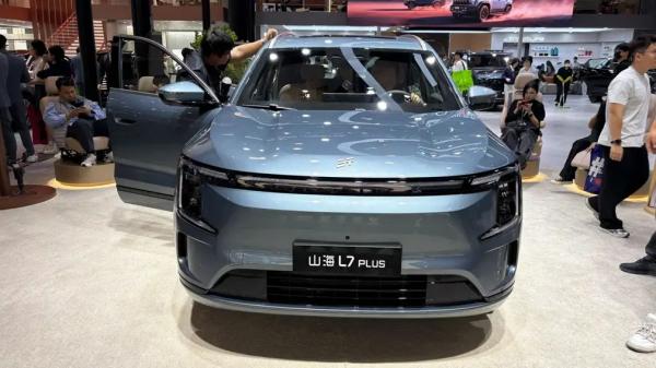 Jetour показал на автовыставке новый дальнобойный кроссовер Shanhai L7 Plus