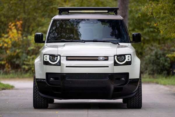 Land Rover Defender стал пикапом стараниями Heritage Customs и Urban Automotive