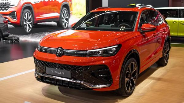АвтоВАЗ такого не ожидал: новой Ниве придется бороться с RAV4 и Jimny