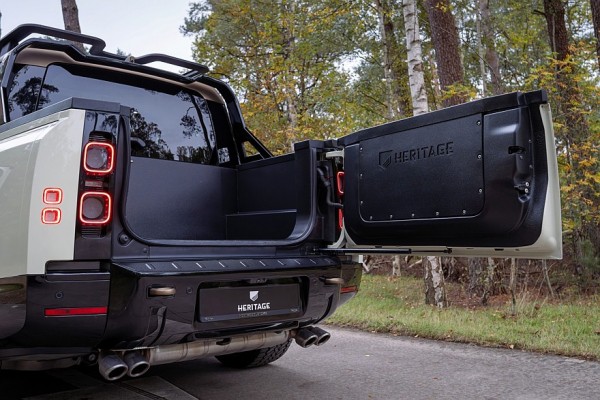 Land Rover Defender стал пикапом стараниями Heritage Customs и Urban Automotive
