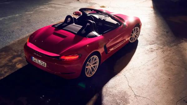Легендарный Porsche Boxster готовится к жизни без ДВС