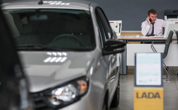 &laquo;Спираль смерти&raquo; АвтоВАЗа: Lada несется в пропасть, предлагая 1,5 млн за&nbsp;&laquo;ведро с болтами&raquo;