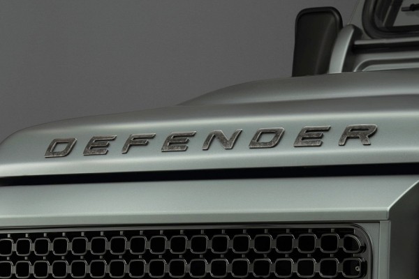 Классический Defender V8 слегка обновлён и получил эффектную отделку в стиле Octa
