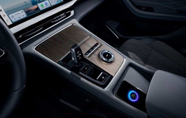Geely Monjaro Flagship SE: спецверсия популярного кроссовера для России