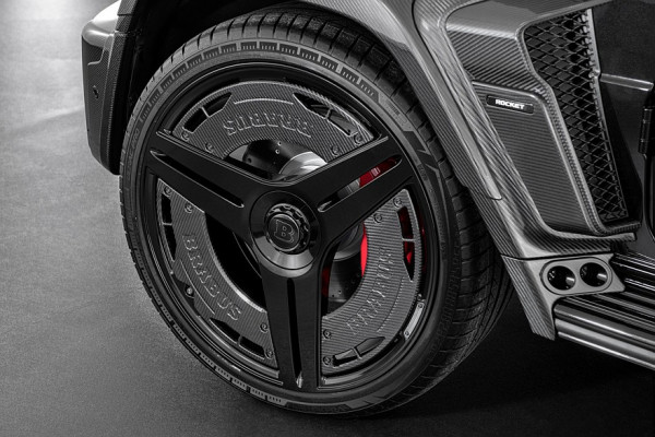Новый Brabus 900 Rocket Edition дебютировал на очень крутых ностальгических колёсах
