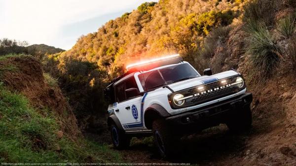 Ford отдаст спасателям пять Bronco с лебедками, спутниковой связью и даже дронами
