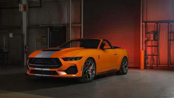 Крышесносная лошадь для Вашего гаража: даже Mustang Dark Horse SC на его фоне пони