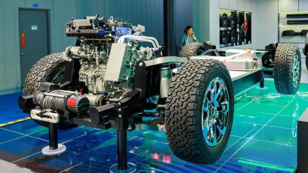 &laquo;Сидите спокойно, я сама&raquo;: Hyundai учит лебёдку вытаскивать машину без участия человека