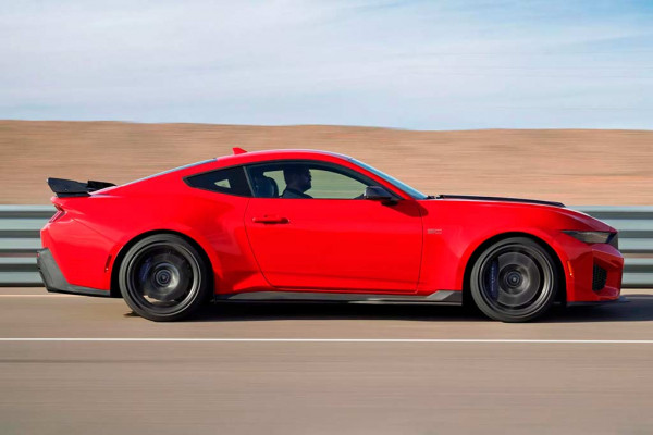 Ford Mustang получил &laquo;доступную&raquo; экстремальную версию Dark Horse SC