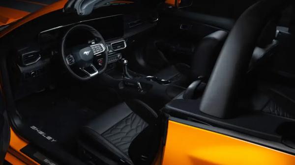 Крышесносная лошадь для Вашего гаража: даже Mustang Dark Horse SC на его фоне пони