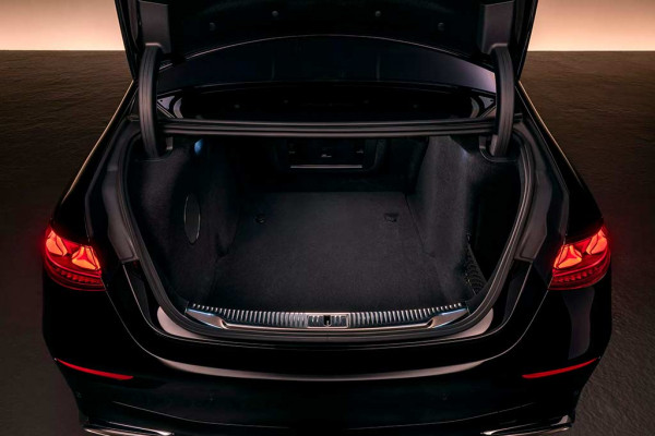 Рестайлинговый Mercedes-Benz S-Class оказался наполовину новой машиной