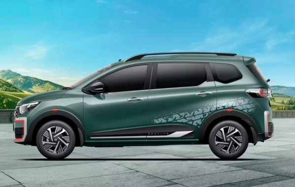 Nissan Gravite: семиместный паркетник за полмиллиона рублей