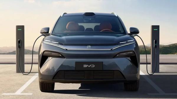 BYD переплюнула всех: зарядка электрокара будет быстрее заправки на АЗС