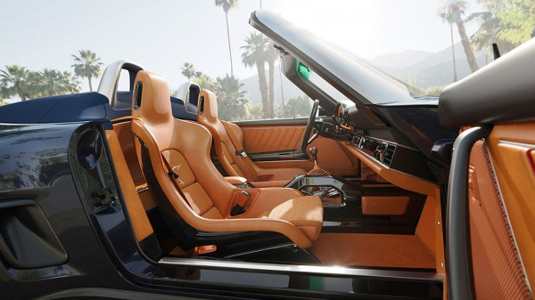Рестомод Porsche 911 Carrera Cabriolet от Singer: убирающиеся фары и новый откидной верх