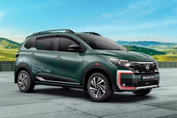 Nissan Gravite: семиместный паркетник за полмиллиона рублей