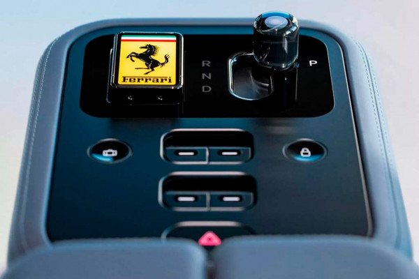 Итальянцы рассекретили интерьер электрического гиперкара Ferrari Luce