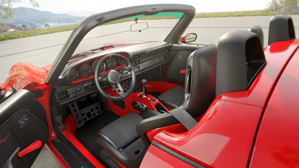 Рестомод Porsche 911 Carrera Cabriolet от Singer: убирающиеся фары и новый откидной верх