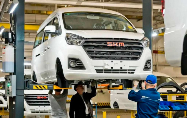 АвтоВАЗ приступил к серийному производству минивэнов и фургонов SKM M7