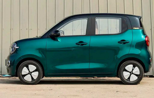 Дешевле Гранты в два раза: в Китае стартовали продажи Hongguang Mini 2026